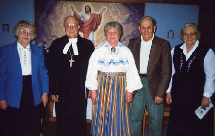 Armilde Meiusi, õp. Endel Ulp, Elna Libe, August Tuvikene ja Helmi Laul. Foto: Linda Püssa <br> - pics/2003/3731.jpg
