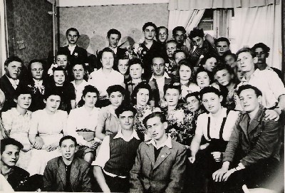 Leeripidu Aglasterhausenis koos juudi noortega. - pics/2004/okt.jpg