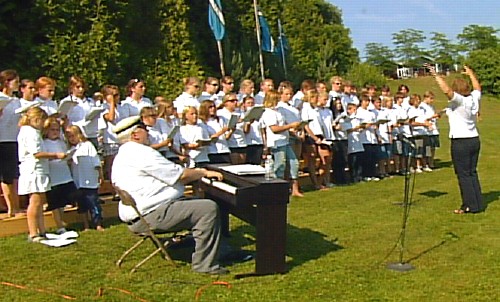 Toronto Eesti Täienduskooli koor - pics/2005/10435_13.jpg