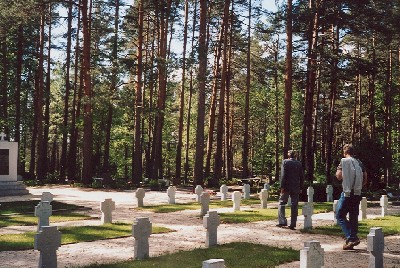Võru kalmistul - pics/2005/10592_2.jpg