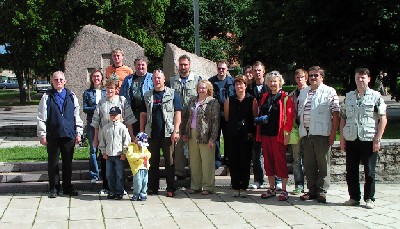 Ekspeditsiooni liikmed Narvas vahetult enne väljasõitu. Foto: Marko Kaldur - pics/2005/10907_2.jpg