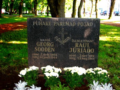 Major Georg Sooden and 1st Lt. Raul Jüriado are remembered with this marker in Jõhvi.<br> Photo: Peeter Bush - pics/2005/10946_2.jpg
