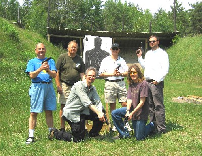Sharon Gun Club¹i juures: (vas.:) Toomas Merilo, Urmas Sui, Lembitu Ristsoo,
 Markus Alliksaar, Mark Merilo, Ants Tooming.
 Foto: Lembitu Ristsoo - pics/2005/11014_1.jpg