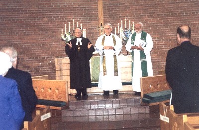 Õpetaja dr. Andres Taul, LCC president Rev. Al Maleske ja ingliskeelse osa kauaaegne õpetaja Rev. Robert Cole.<br> Foto: P. Rabisson - pics/2005/11503_5.jpg