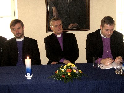 Balti peapiiskopid (vas.): Läti peapiiskop Janis Vanags, EELK peapiiskop Andres Põder ja Leedu piiskop Mindaugas Sabutis.<br>  Foto:  T.Pikkur - pics/2005/11692_7.jpg