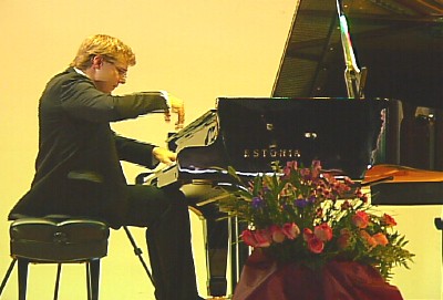 Särav pianist Hando Nahkur Eestist - pics/2005/11708_6.jpg