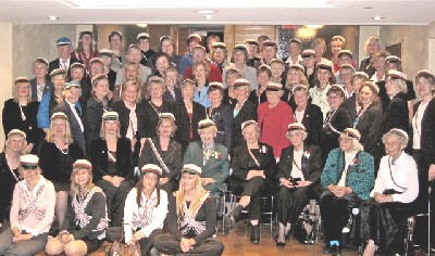 Korp! Filiae Patriae 85. juubeli õestuspeol osalenuid 21. oktoobril Tartu College'is.
  Foto: L. Puust - pics/2005/11803_1.jpg