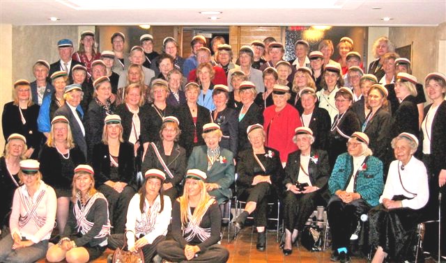 Korp! Filiae Patriae 85. juubeli õestuspeol osalenuid 21. oktoobril Tartu College'is.  Foto: L. Puust - pics/2005/11803_3.jpg