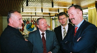 Par.: Siim Kallas, Daniel Caspary, Kalle Randalu ja luuletaja Indrek Hirv. Foto W. Siebert - pics/2005/11810_4.jpg
