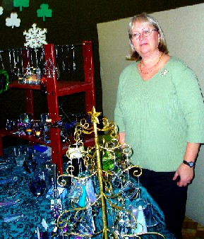  Ingrid eelmise aasta novembris Eesti Majas toimunud gaiderite jõululaadal oma töödega.  - pics/2005/8985_3.jpg