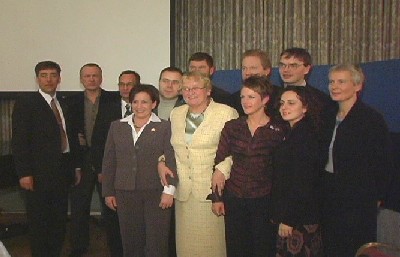 EV Riigikogu delegatsioon koos Kanada välisministeeriumi saatjatega. - pics/2005/9033_6.jpg