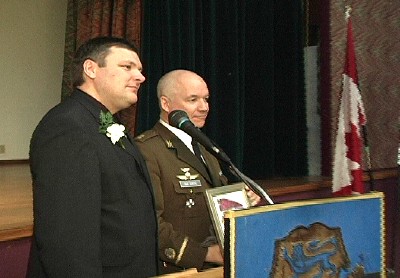 EV Sotsiaalminister Marko Pomerants ja leitnant Ülo Isberg - pics/2005/9204_11.jpg