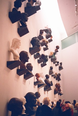 The hall of a thousand busts, with representatives of many an era, was most memorable for many visitors on opening night. Texts and photos: Riina Kindlam - pics/2006/12612_6.jpg