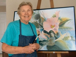 82-aastane Salme Pihel ikka aktiivselt tegelemas kunstiga.
 Foto: perekonnaarhiivist. - pics/2006/14499_6.jpg