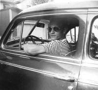 The author at the wheel of his father’s automobile.<br>  Photo: Plaks family archives - pics/2007/10/17875_1_t.jpg