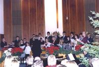TEBK noortekoor laulmas jõulukontserdil Marika Wilbiksi juhatusel. Foto: I. Lillevars   - pics/2008/01/18635_1_t.jpg