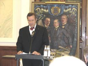 President Toomas Hendrik Ilves kõnelemas Eesti Panga Iseseisvussaalis büstide avamisel.  Foto: T.P.
    - pics/2008/02/19188_1_t.jpg