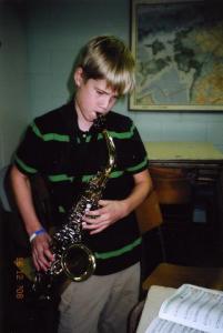 Kenni Dobson esitas saksofonil “Jolly Old St. Nick"<br> <br>  - pics/2008/12/22182_4_t.jpg