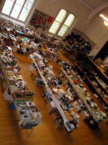 View from the balcony of the second floor hall of St Andrew's Church on the morning of last year's giant rummage sale. Foto: Maaja Matsoo - pics/2009/03/23129_1_t.jpg