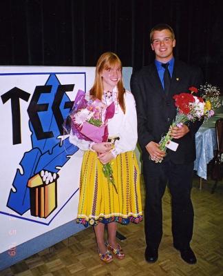 Gümnaasiumi lõpetasid kiitusega Kaare Naelapea ja Mihkel Kütti, kes esines lõpetajate nimel väga sisutiheda sõnavõtuga ja pälvis ka ESK parima eesti  keele rääkija preemia. - pics/2009/05/23771_3_t.jpg