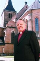   Peapiiskop Andres Taul, Tartu ülikooli koguduse üks taastajatest, Tartu<br> Jaani kiriku ees. Arhiivifoto - pics/2009/09/25269_1_t.jpg