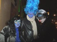 Porikuu viimasel, Hallowe'eni õhtul nähti Toronto tänavail silkamas sini-must-valgeks riietatud ja grimeeritud triot... - pics/2010/11/30175_1_t.jpg