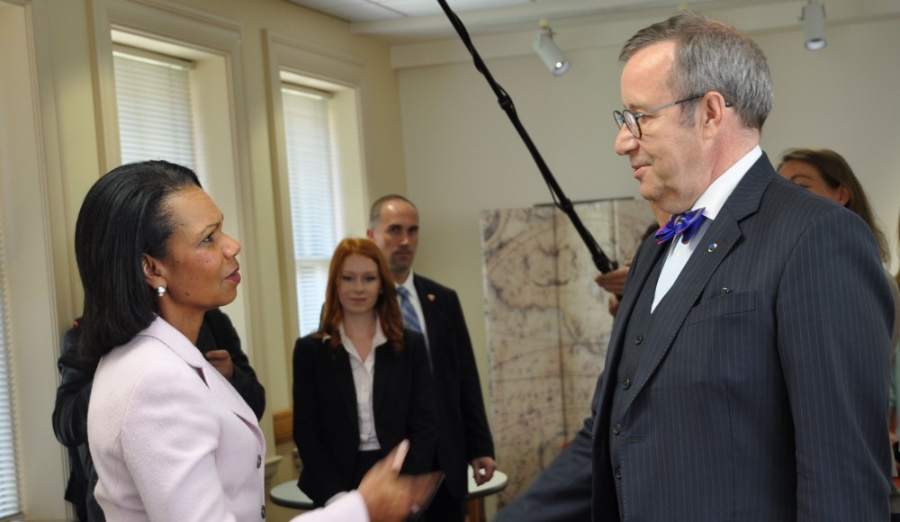 President Ilvest tervitas Stanfordi ülikoolis USA endine välisminister Condoleezza Rice. Foto: Foto: Vabariigi Presidendi Kantselei - pics/2016/05/47677_003.jpg