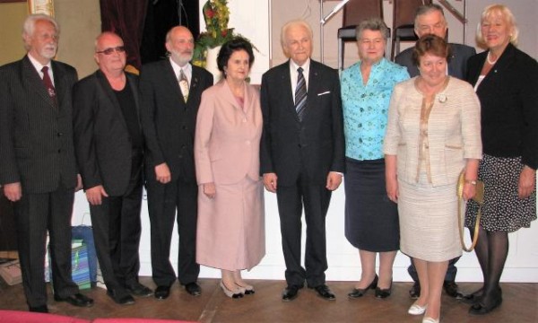 <br>IMG 9000: President Rüütel ja Ingrid Rüütel õnnitlejatega Lätist ning Leedust.<br><br> - pics/2018/05/51630_002_t.jpg