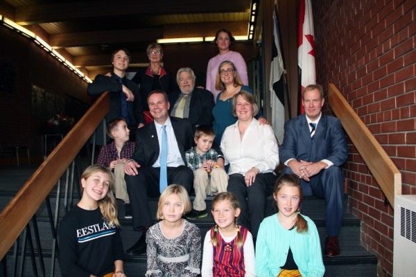 Konsulaadi pere koos laste ja abikaasadega - pics/2019/01/52879_001_t.jpg