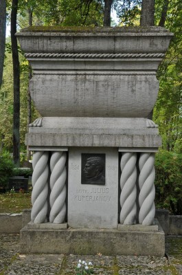 Julius Kuperjanovi haua monument Raadi kalmistl - pics/2019/01/53031_001_t.jpg