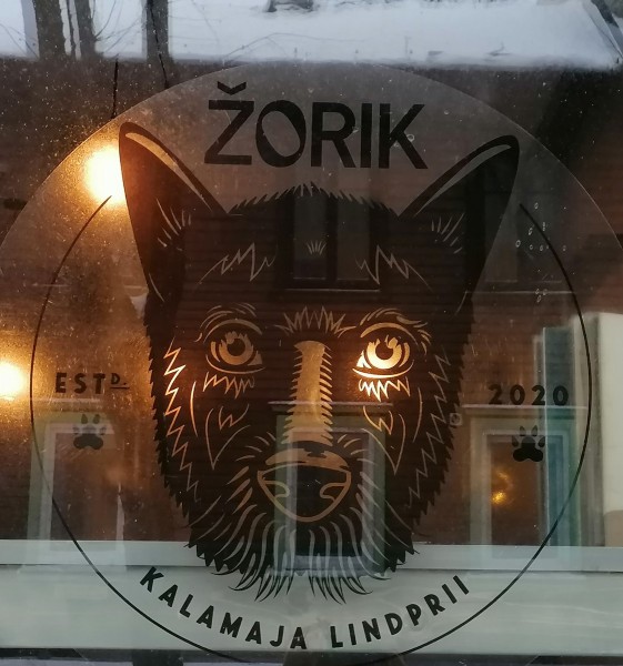 Žorik on the picture window of the resto bearing his name in his old haunts of Kalamaja in Tallinn. Photo: Riina Kindlam - pics/2021/01/57905_003_t.jpg