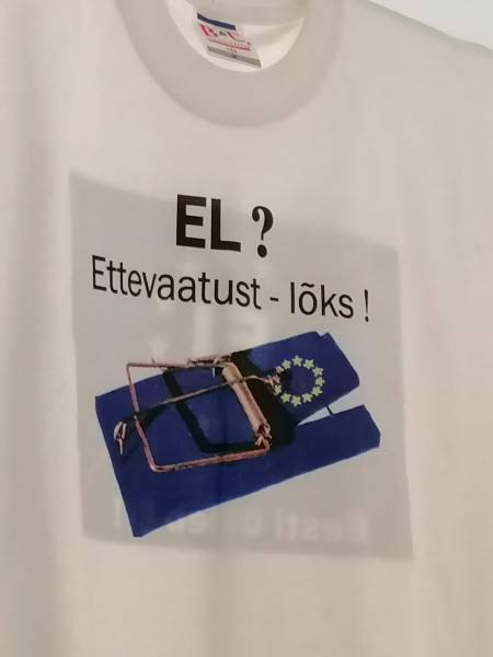 „EL? Ettevaatust – lõks!“ mille tagaküljel: „Eesti ütleb EI!“ ehk Euroopa Liitu astumise vastuprotest. (2003, Eesti Ajaloomuuseum). - pics/2021/09/58595_007_t.jpg
