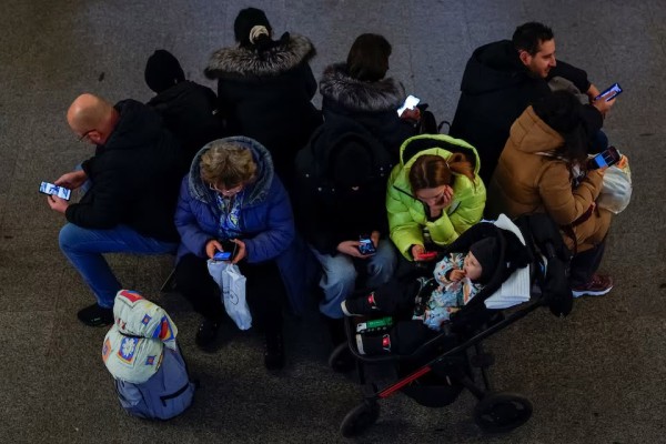 Inimesed Kiievi metroos Venemaa õhurünnaku ajal, 15. jaanuar 2025. Foto: Alina Smutko - pics/2025/01/61451_001_t.jpg