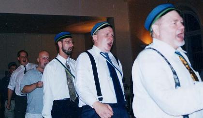  	Eksprompt marssimine lauldes "Jää vabaks eesti meri" - pics/prior2003/2417_4.jpg