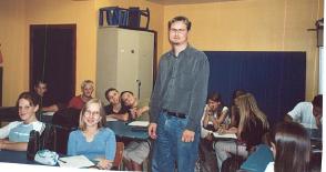 Priit Nikker - esimese klassi uus õpetaja.  - pics/prior2003/25088.jpg