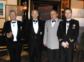  	Kapten Lauri Einre, lipnik Ülo Isberg, reservkolonel Edmund Wilhelm Saksamaa, Leitnant Eerik Niiles Kross.  - pics/prior2003/ISB.jpg