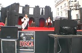Tosca. Proov vabaõhulalaval Tartu Raeplatsil - pics/prior2003/O12.jpg